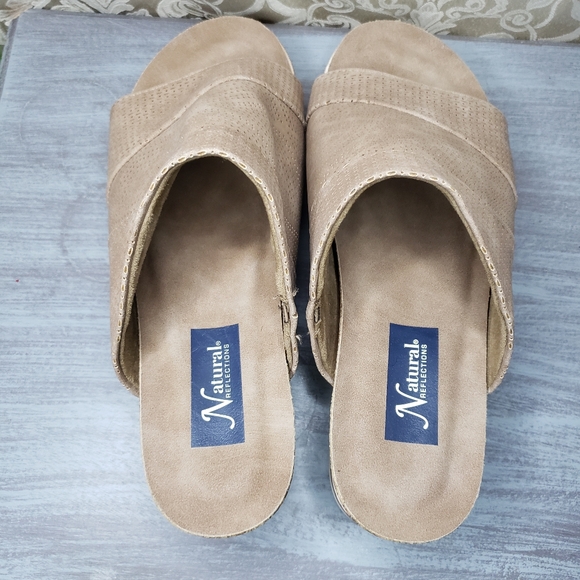 Natural Reflections "Constance" Tan Open-toed Wedge Mules Size 8. (SL2) - Picture 6 of 10